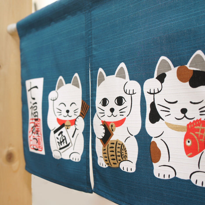 "Seven Lucky Cats Short Blue Curtain" - Shichi Fuku Neko Tan Aoi Noren (七福猫短青色幕)
